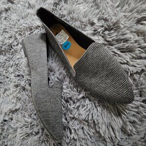 Size 10w, pointed work flat with 1/8" heal